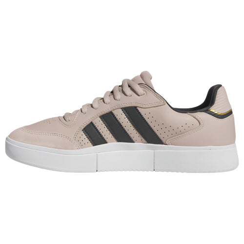 Tyshawn low (JH8149) skeittikengät, beige nahkapäällinen, mustat raidat.