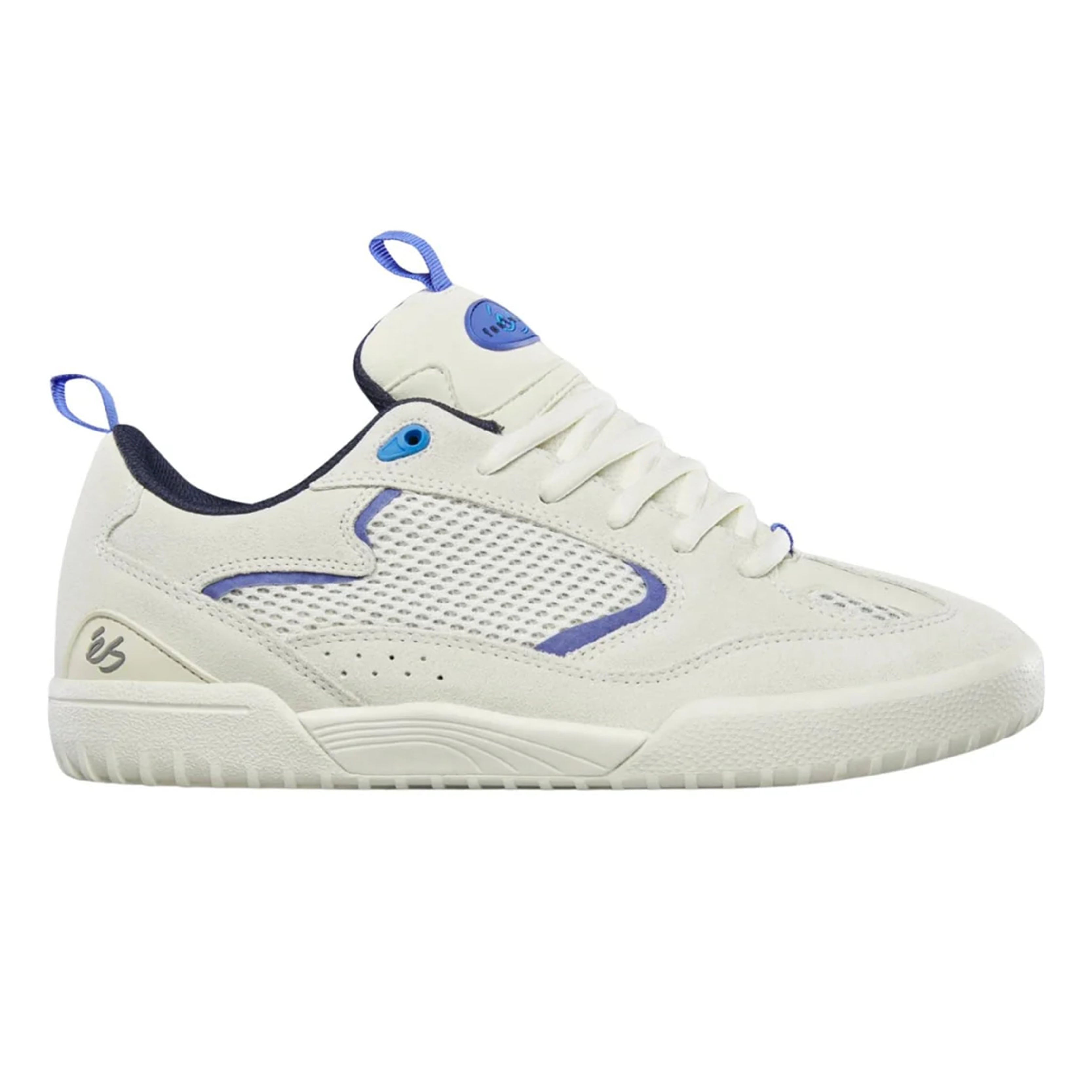 ÉS Quattro shoe from 1998, white with blue accents, featuring double cup outsole and breathable mesh lining.