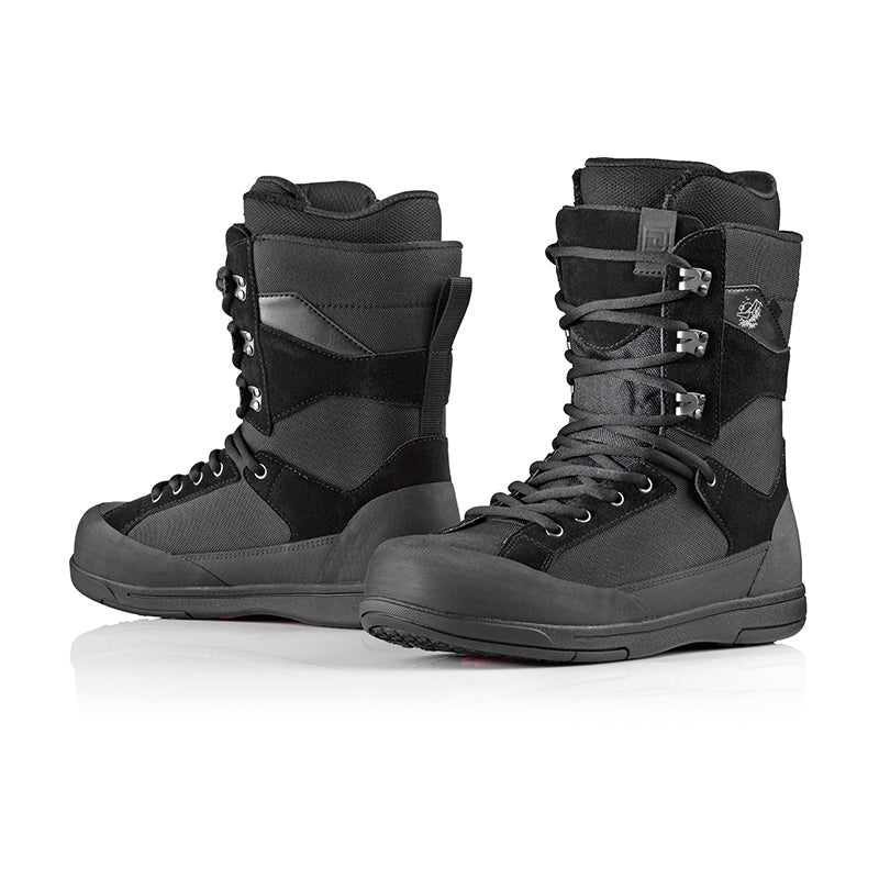 FOOTLOOSE 2 powsurf boots with enhanced foothold and mobility, featuring a grippy Skate Flex sole and Cosmic Flex technology for bindingless snowboarding.