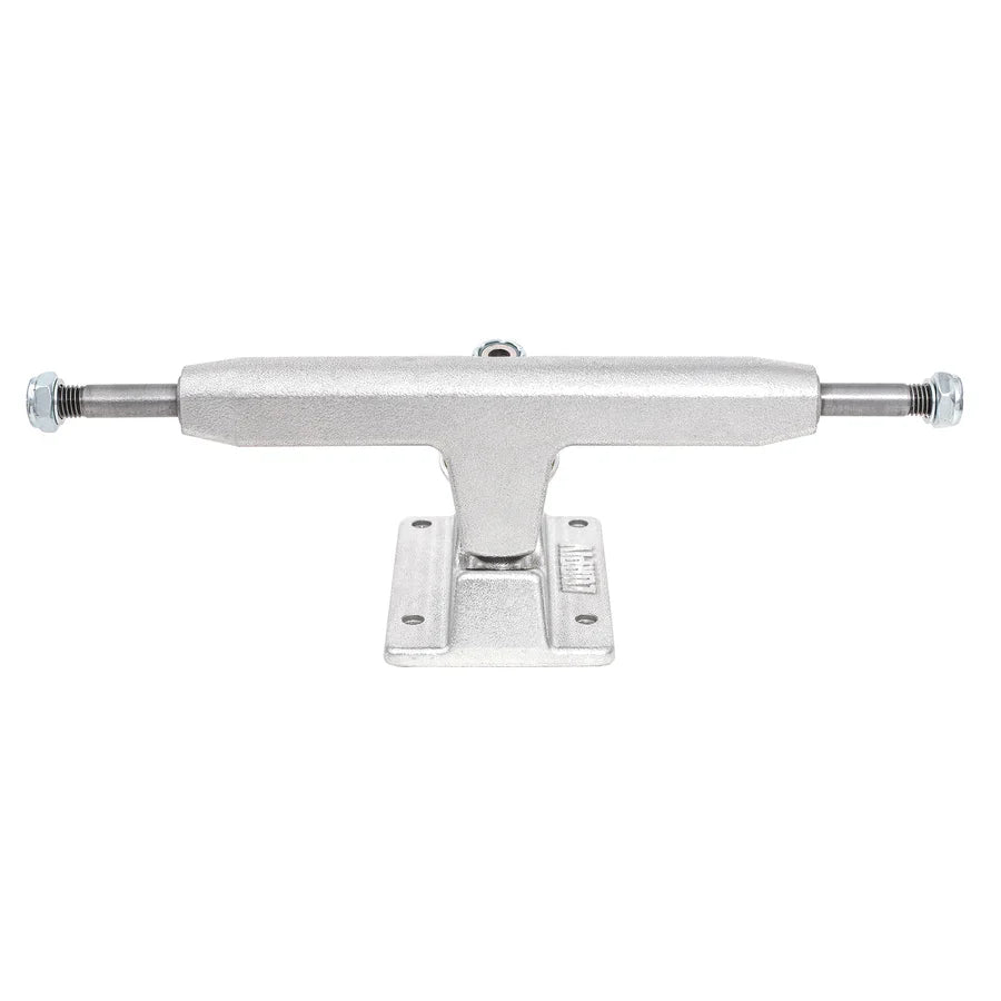 Kiillotettu hollow skate truck, alumiiniseos AA357, karkaistu peruslevy, teräksinen kingpin SC M 435, akselin leveys 211 mm.