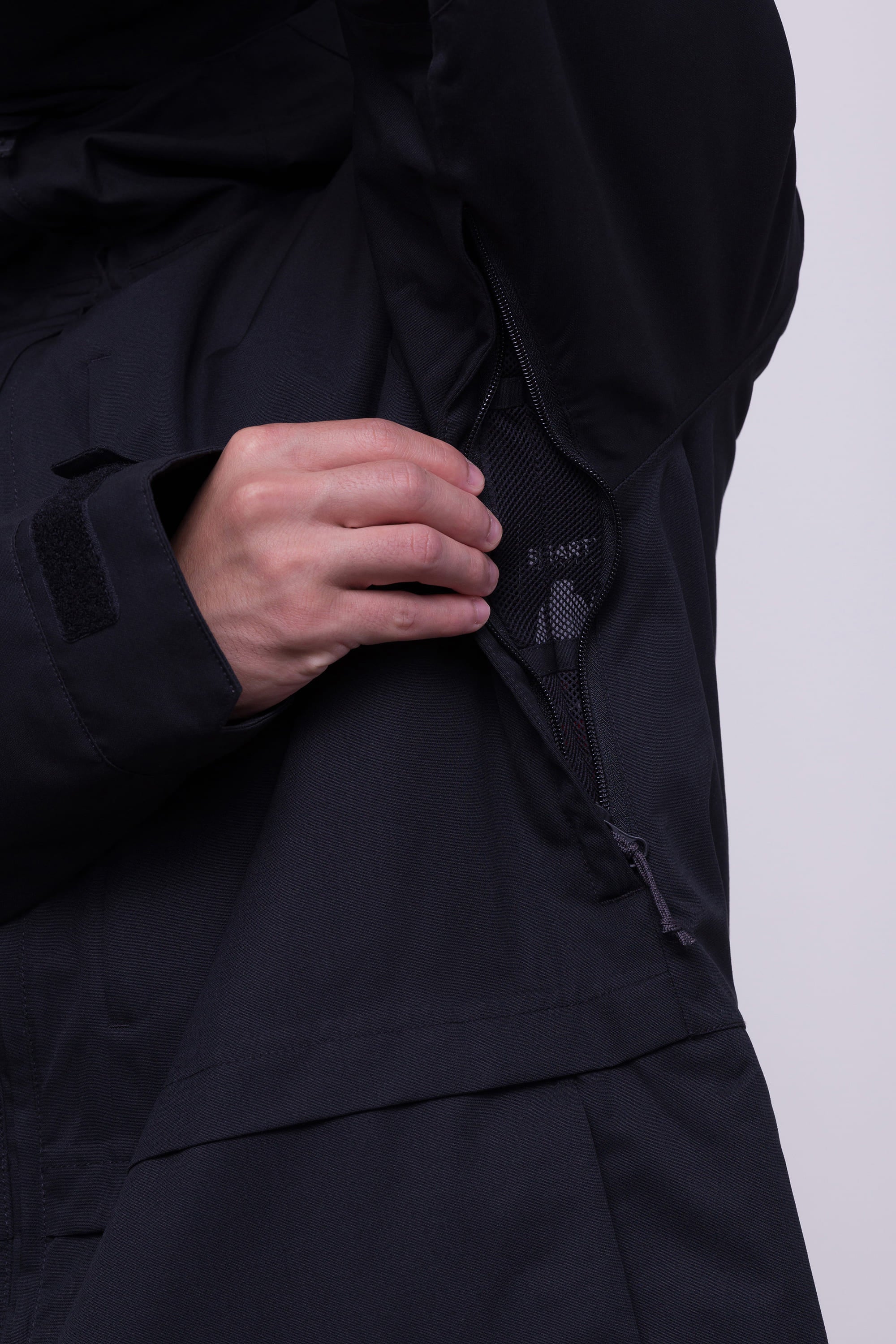 Smarty 3-IN-1 Form Jacket with ventilation underarm detail, black color.