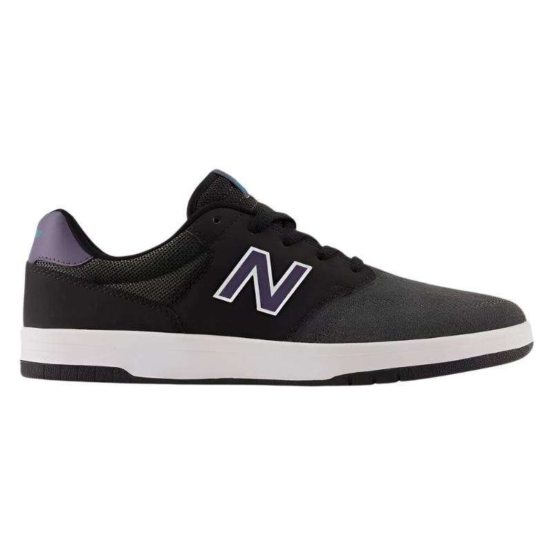 NM425BNP shoe with reinforced toe, suede and synthetic upper, classic rubber cupsole.