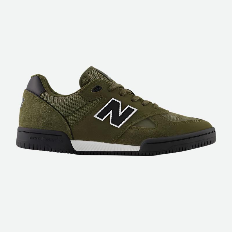 NM600BNG Tom Knox skate shoe inspired by '90s indoor football, featuring green FantomFit upper and FuelCell foam for support and propulsion.
