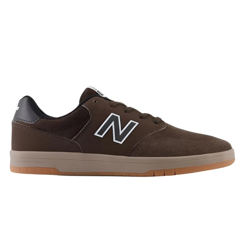 Brown NB Numeric 425 sneaker with suede and synthetic upper, classic court outsole, and reinforced toe design.