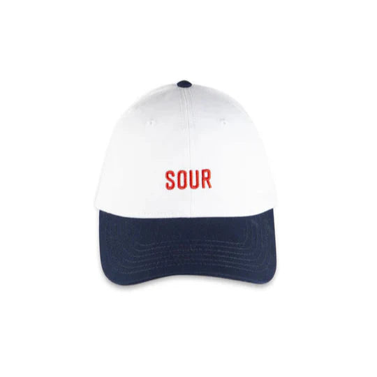 Valkoinen Sour Army Cap, puuvillaa, punainen kirjailu, valmistettu Euroopassa.