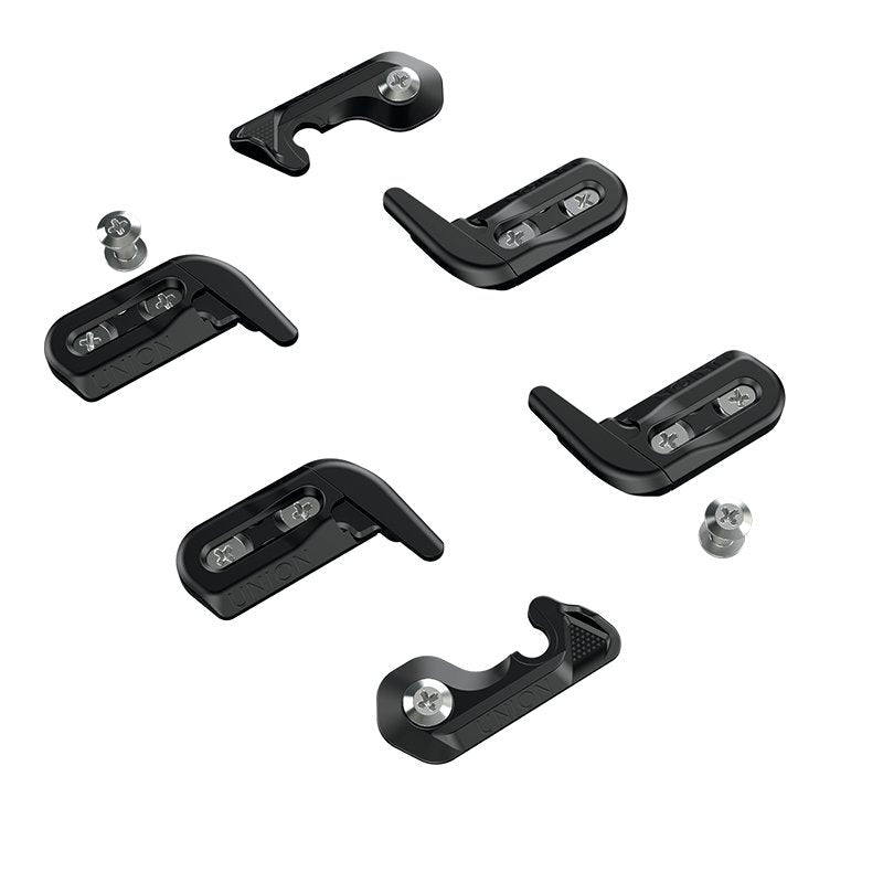 Splitboard clips in black, one size fits most.
