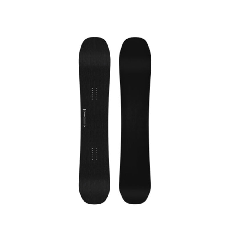 Ultralight freestyle snowboard OTTO PLUS with twin-like shape and dynamic carbon construction.