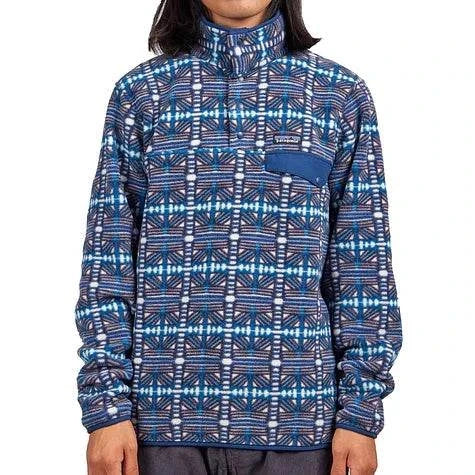 Patagonia Men's Lightweight Synchilla® Snap-T® Fleece Pullover in patterned blue, featuring recycled polyester for warmth.