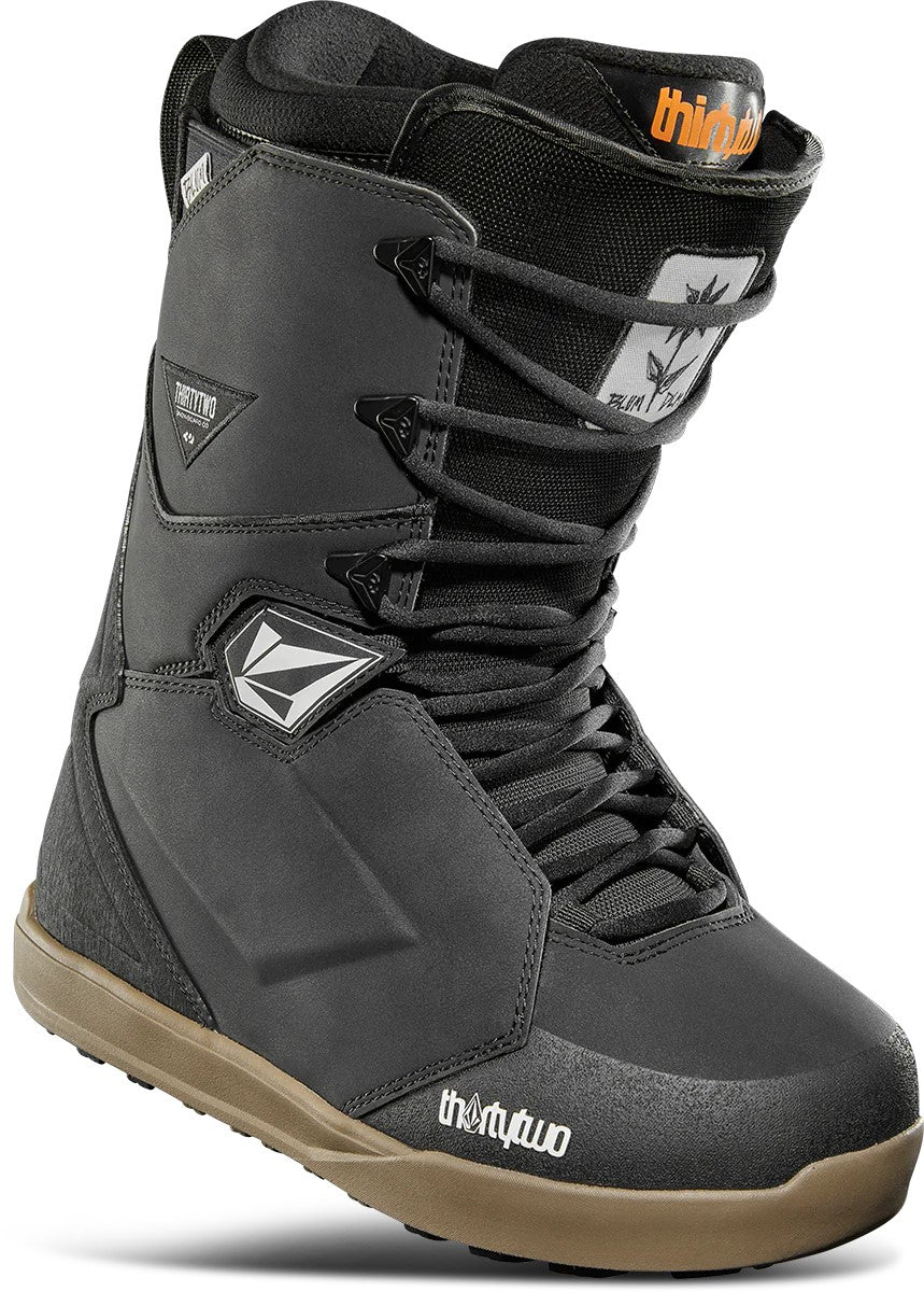 Lashed X Volcom 24/25 snowboarding boot in black and gum with medium flex and traditional lacing.