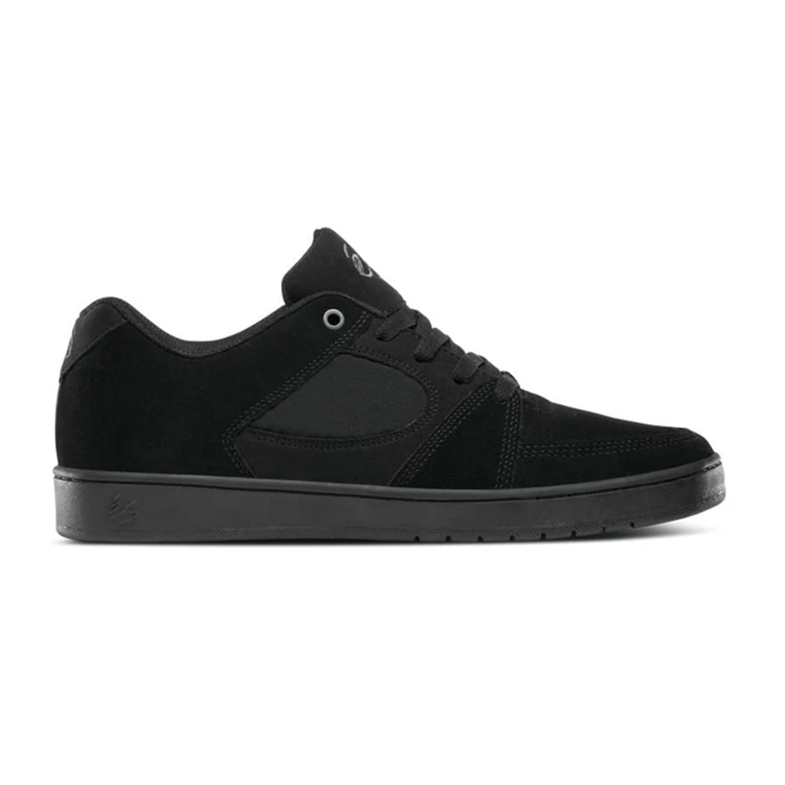 Men's skate shoes, És Accel Slim in black suede with padded ankle, non-slip sole, and classic lacing.