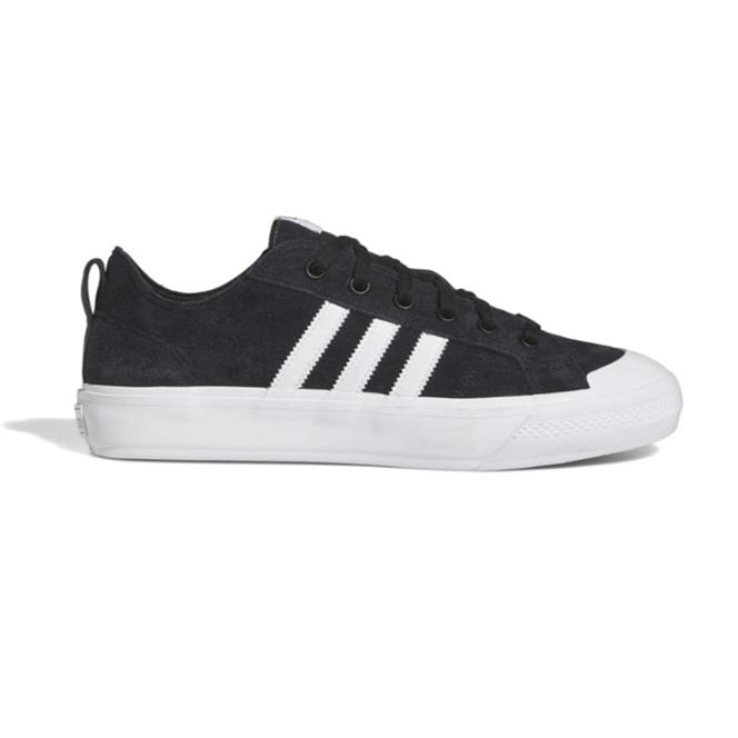 NIZZA LOW ADV Skeittikengät, adidas skate shoes with suede upper and vulcanised sole.