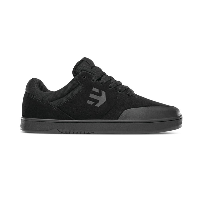 MARANA Skeittikengät by etnies, durable black skate shoes with Michelin rubber outsole.