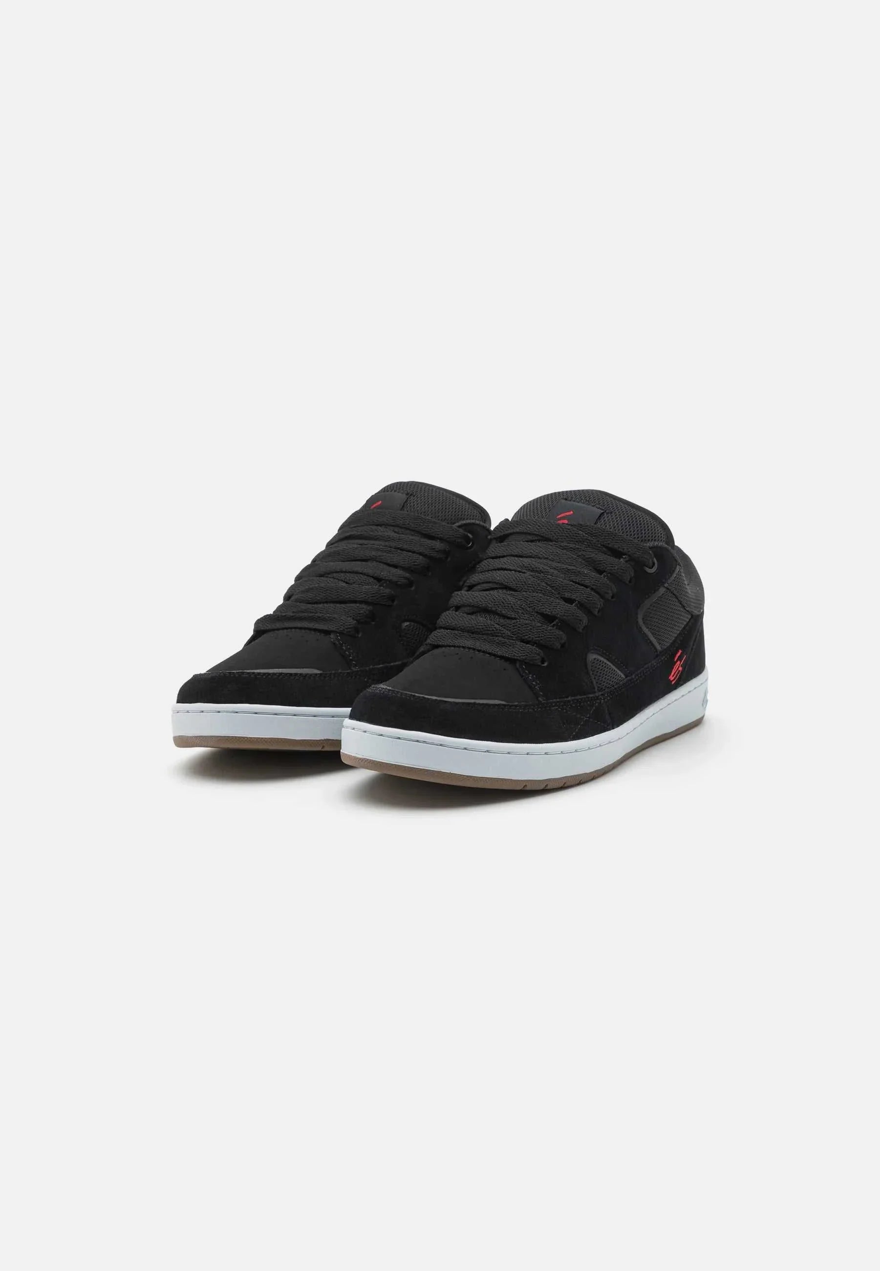 és Sophisto skate shoes in black with white sole and red branding.